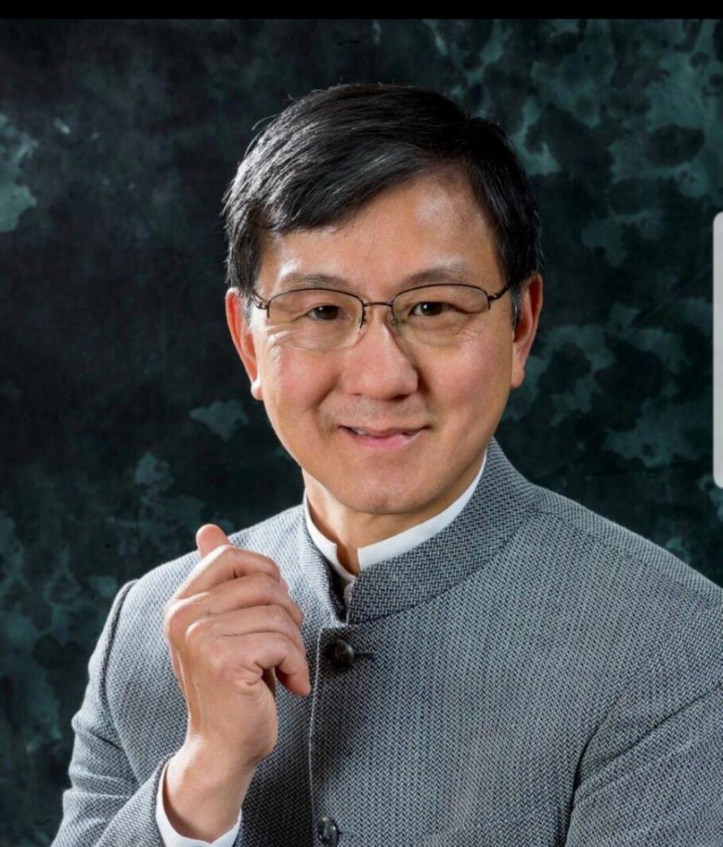 https://www.maritimesilkroad.org.hk/cmsfiles/images/Aaron%20Shum_%E6%B2%88%E9%81%8B%E9%BE%8D%E5%8D%9A%E5%A3%AB_portrait.JPG
